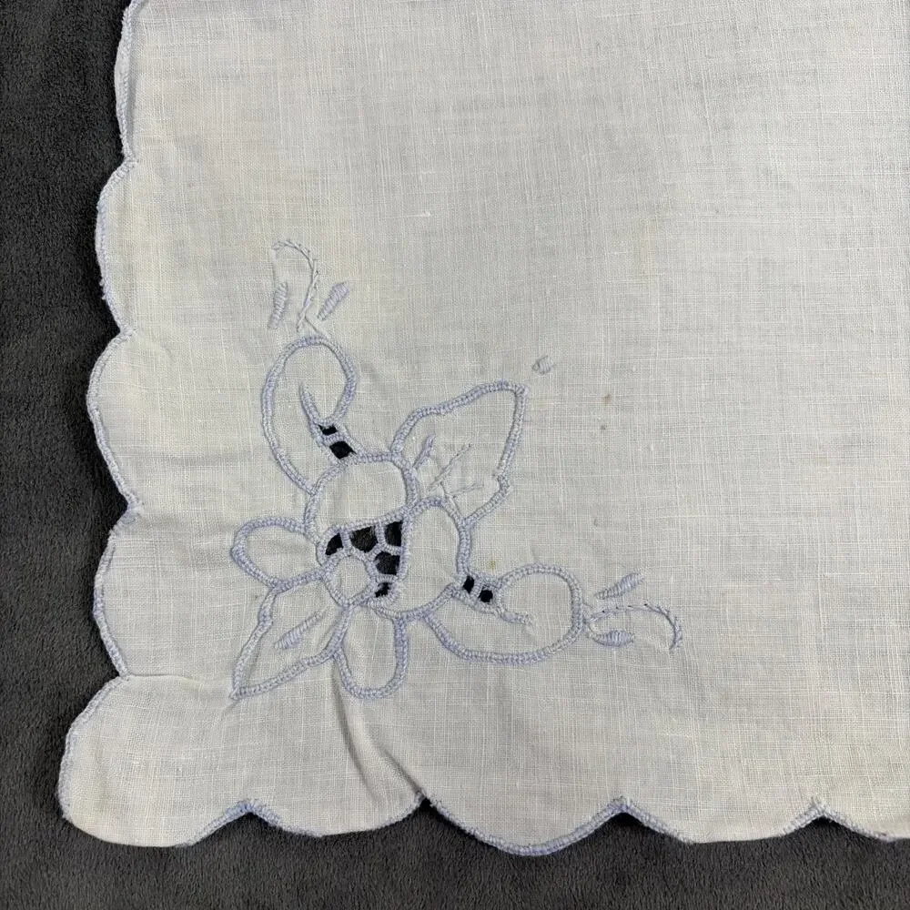 Vintage Cloth Napkins White/Blue Floral Corner Embroidery Scalloped Edge (8)